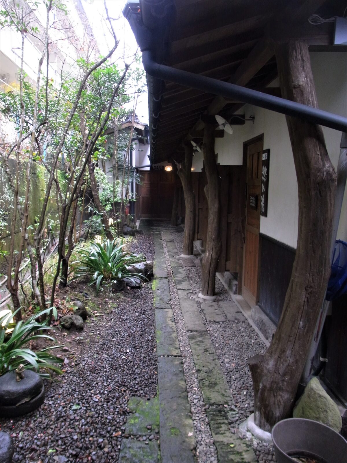 photo:Komeyabessou: Annex / Dining Space and Library