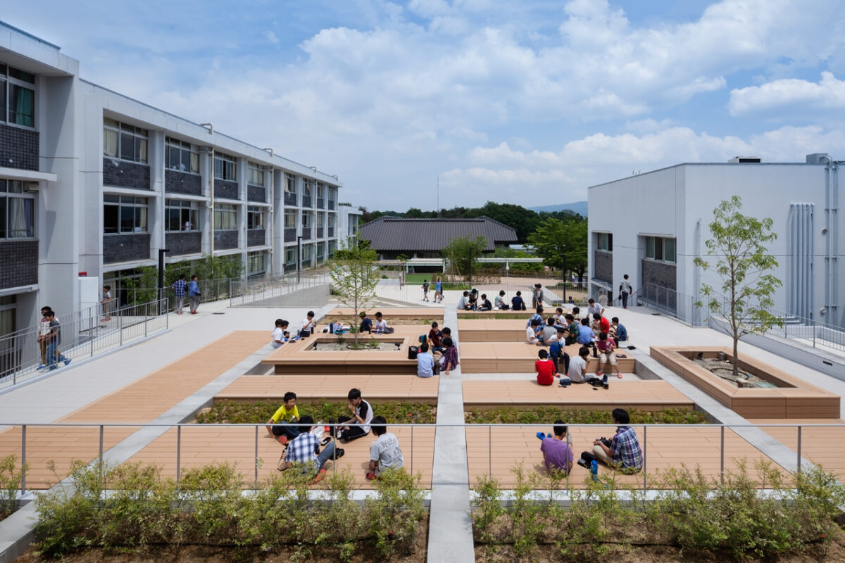 写真：東大寺学園 雑華ホール／サンガティ・スクエア（外観）