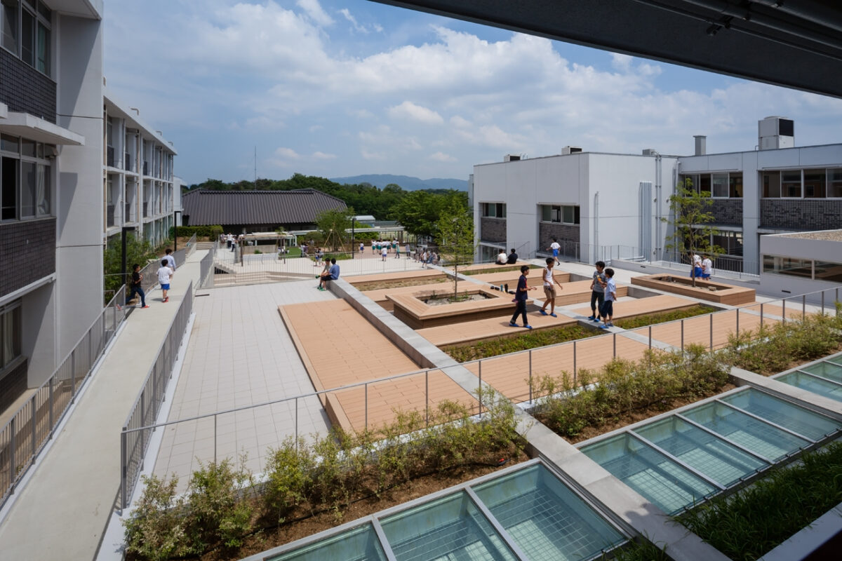 写真：東大寺学園 雑華ホール／サンガティ・スクエア（外観）