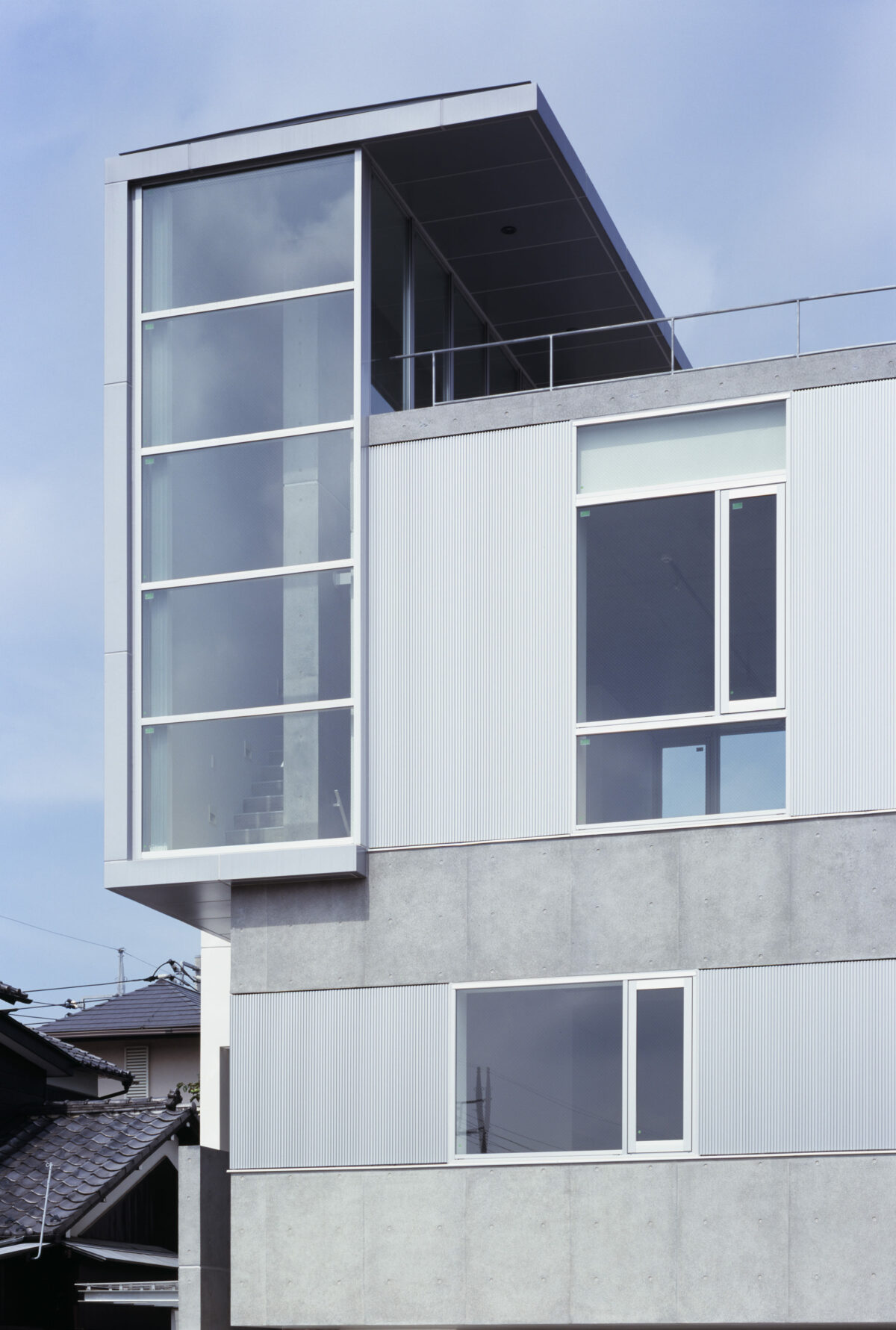 写真：TRIPLEX　外観