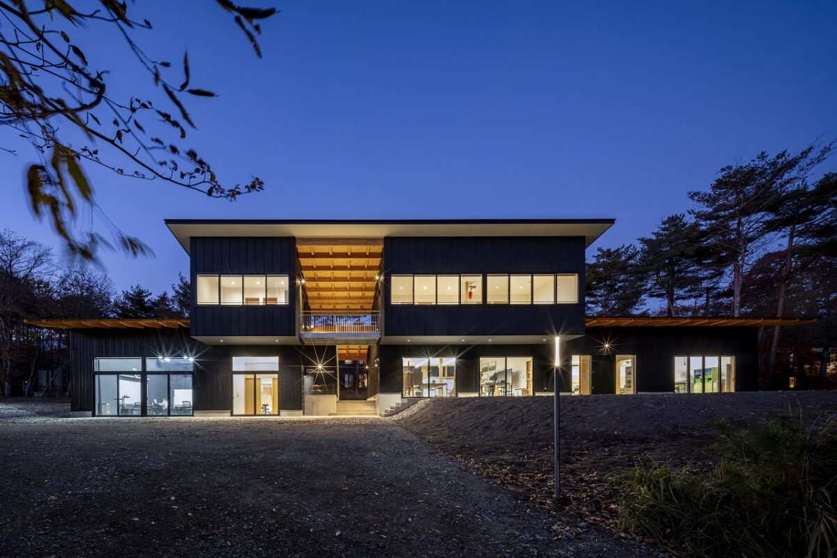 UWC ISAK JAPAN KICC(Koshiba Innovation & Creative Center) 南側外観夜景