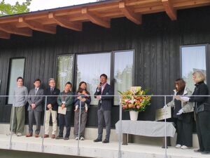 株式会社ディーディーティー代表・武富恭美が設計したUWC ISAK JAPAN Taniya Lodgeの竣工式