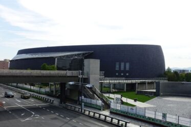 なら100年会館外観